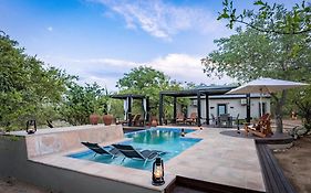 The Baobab Bush Lodge And Villa